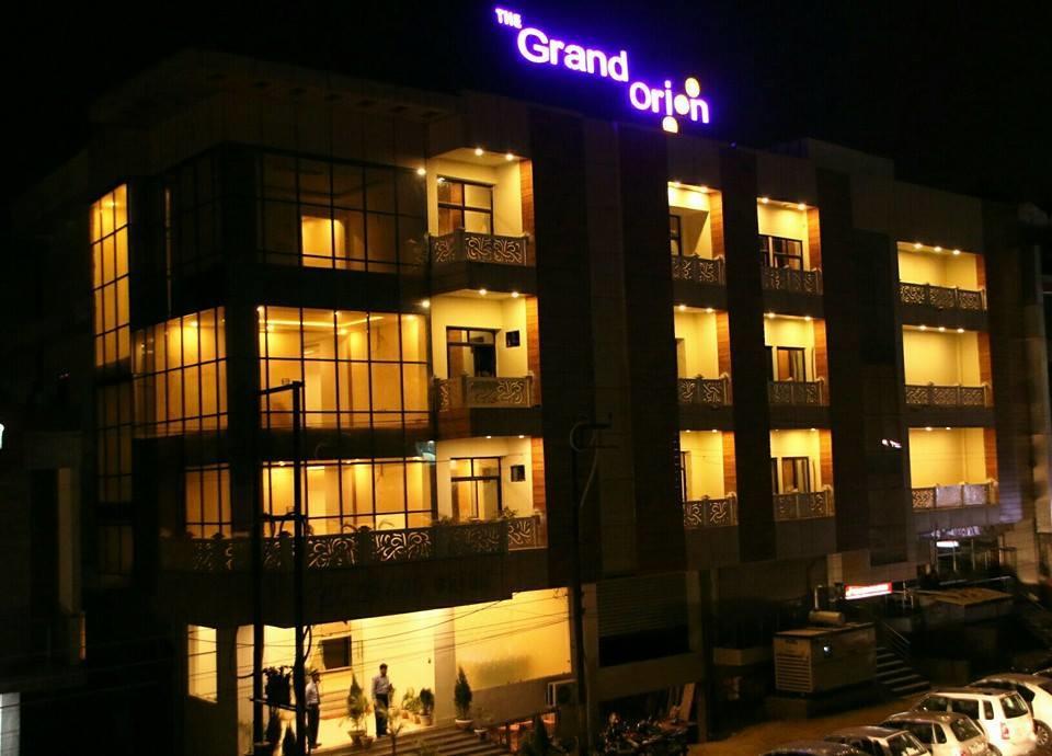 The Grand Orion Hotel Chinhat Exterior photo